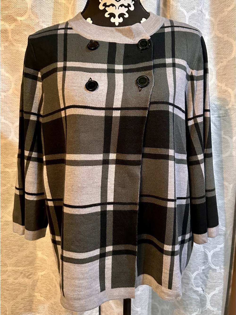 Luxe 360 Plaid Button-Front Knit Top in Black and Gray size XL